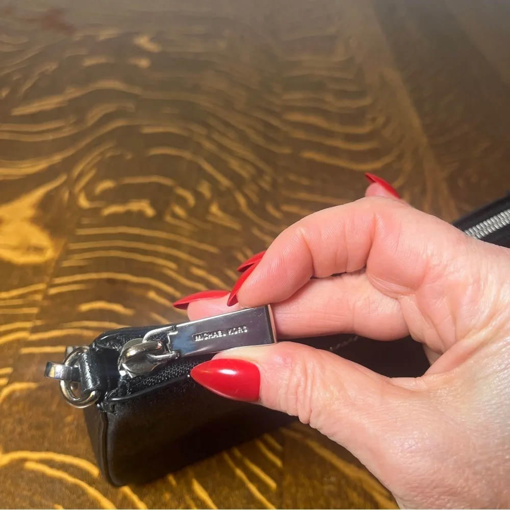 Michael Kors Black Sparkly Leather Chain Small Shoulder Bag - Picture 4 of 8